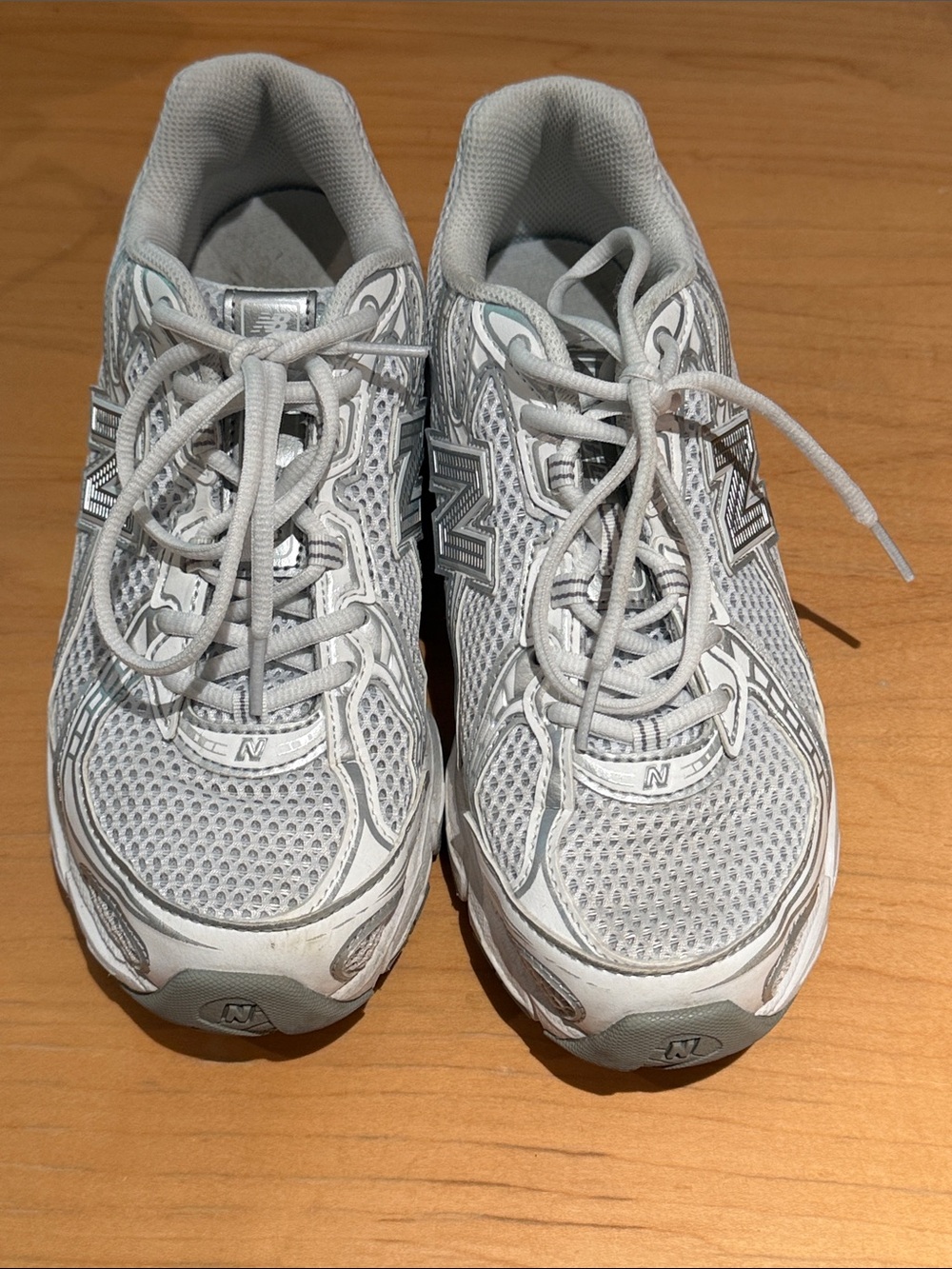 New Balance Women's White & Gray Athletic Running Shoes
